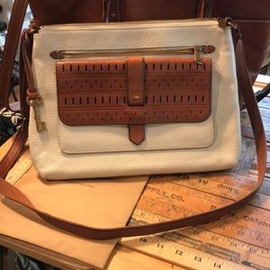 Fossil crossbody bag, 14”x9”, Off White and brown